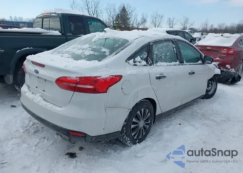 2016 Ford Focus S z USA, uszkodzony, nr VIN 1FADP3E27GL274268